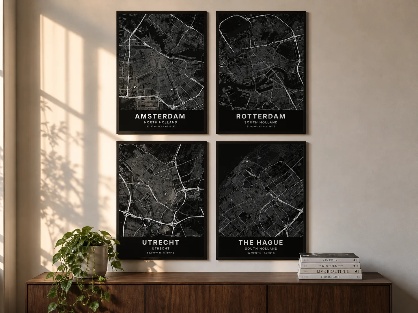 Gallery wall in grid layout met 4 kaartposters